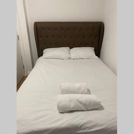 3 Bed Contemporary Crewe Apartment Екстер'єр фото